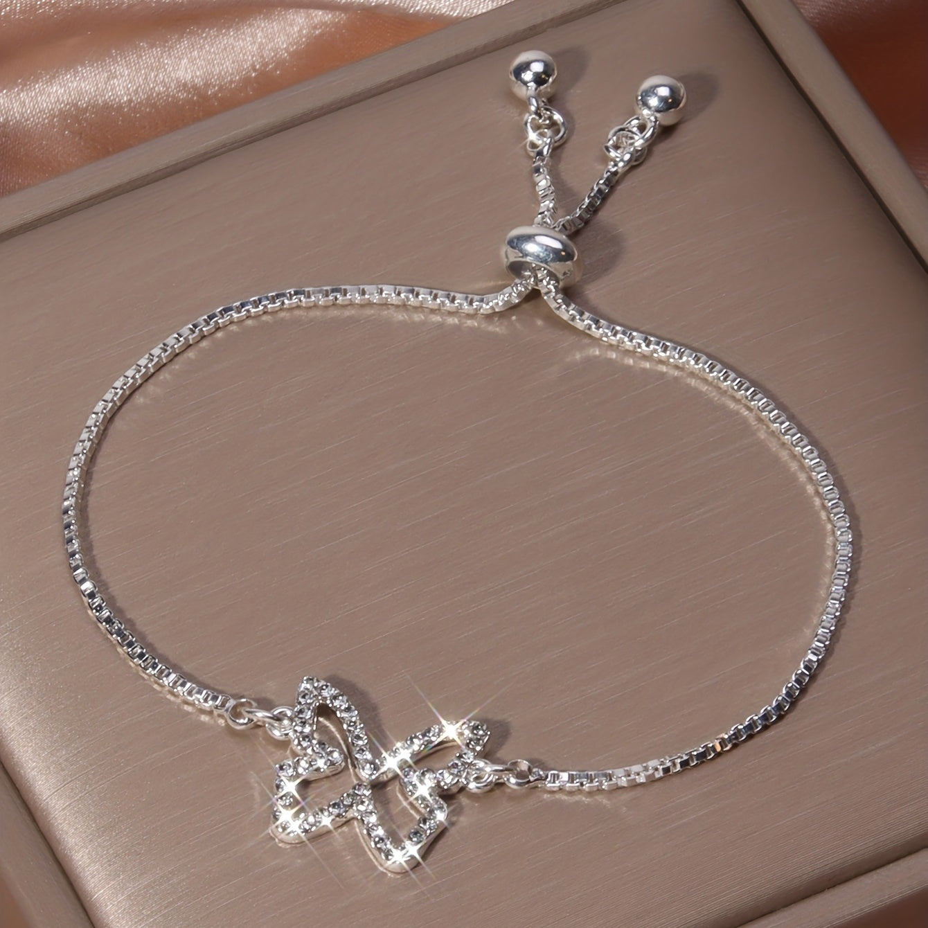 [Shiny Hollow Butterfly Tennis Bracelet] Full Of Shiny Rhinestones Hollow Butterfly Shape Tennis Bracelet Elegant Hand Jewelry Decor