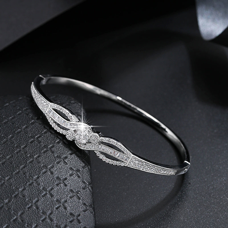 Starry Sky Bracelet: European and American Fashion Elegant Synthetic Zirconia Bracelet