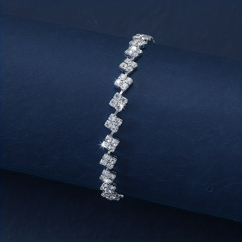 Elegant Square Design Rhinestone Claw Chain Bracelet for Women - Luxurious, Sparkling, Perfect for Casual Fashion Trend