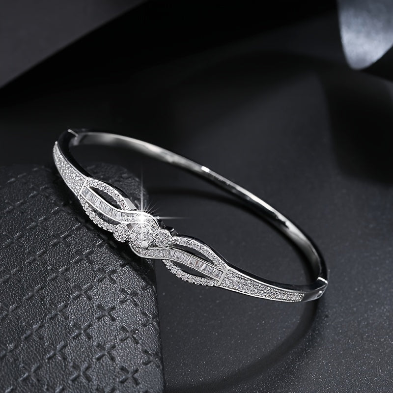 Starry Sky Bracelet: European and American Fashion Elegant Synthetic Zirconia Bracelet