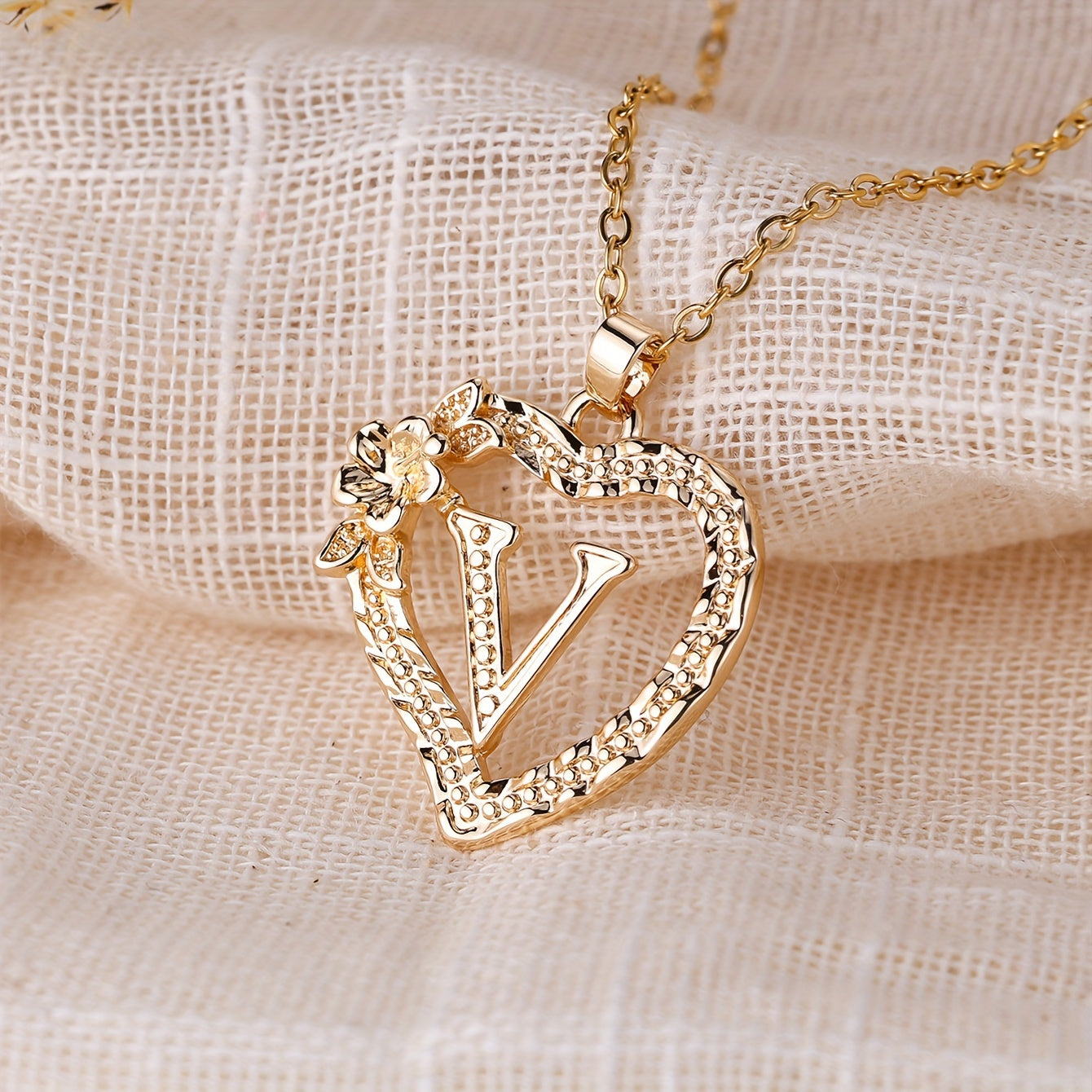 [Retro Love Necklace] Retro Palace Style Love Flower Letter Pendant Necklace - One 26 Letter Necklaces A-Z Capital Letter - Dating Wedding Jewelry