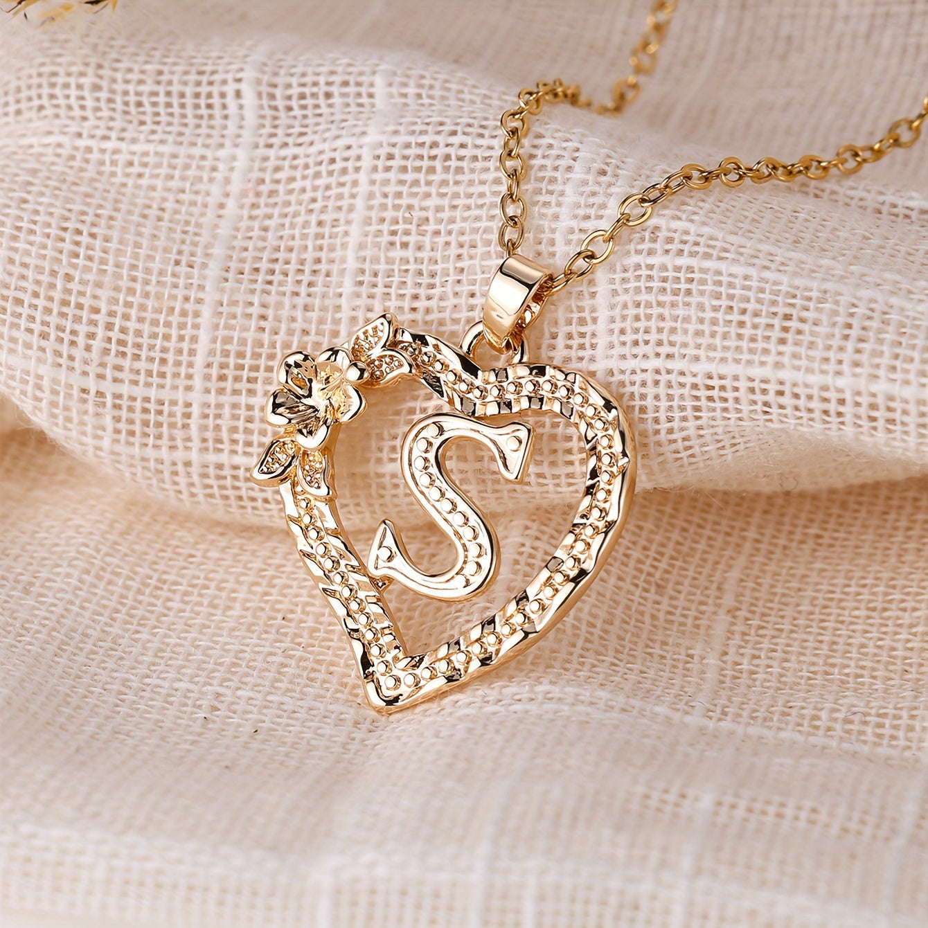 [Retro Love Necklace] Retro Palace Style Love Flower Letter Pendant Necklace - One 26 Letter Necklaces A-Z Capital Letter - Dating Wedding Jewelry